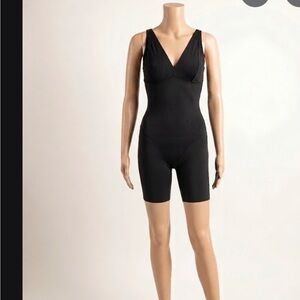 Maidenform Black Sculpting Full Body Shapewear adjustable straps